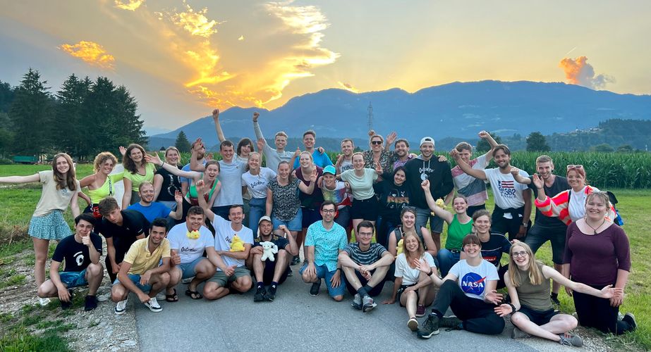 Groepsfoto hiken omgeving Groepsfoto hiken omgeving